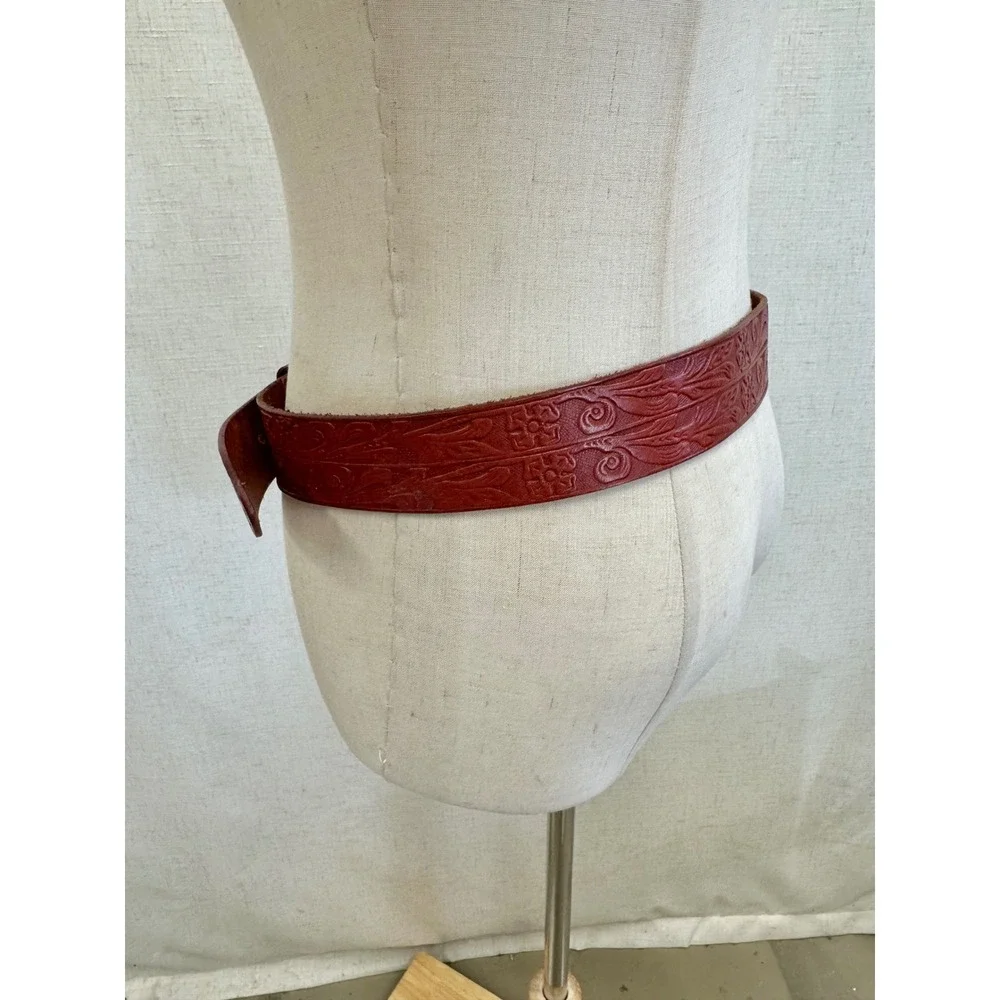 Lauren Ralph Lauren Floral Tooled Embossed Red Leather Belt Size Medium